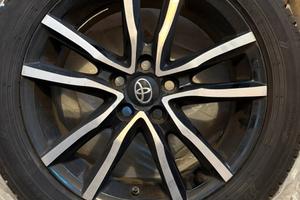 4 cerchi in lega Toyota Yaris con gomme invernali