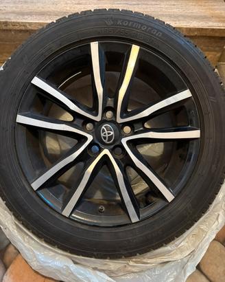 4 cerchi in lega Toyota Yaris con gomme invernali