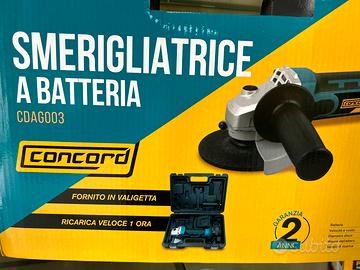 Smerigliatrice a batteria