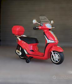 vespa piaggio liberty 12V con bauletto moto bimbi 