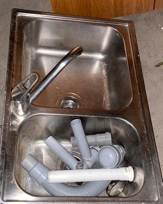 Lavabo in acciaio