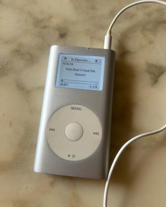 iPod 4GB + caricatore