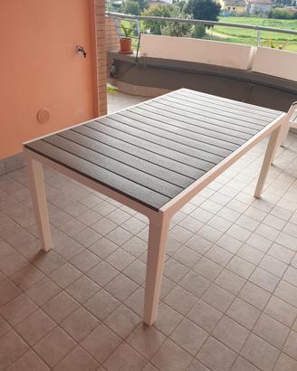 Tavolo da esterno con 4 sedie 