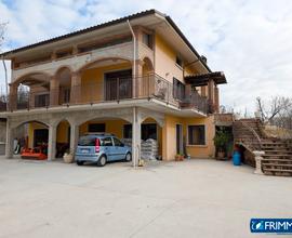 Villa con giardino - Contrada Feudo