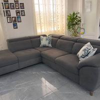 Elegante divano angolare grigio