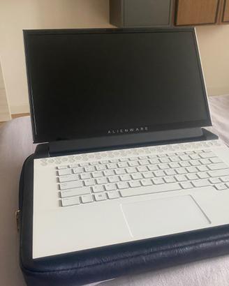 Titolo: Alienware m15 R4 - i7 / RTX 3070 / 32GB RA