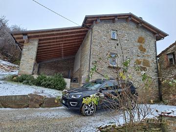 Casa rurale in pietra e legno