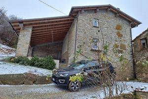 Casa rurale in pietra e legno