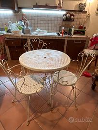 Tavolo e sedie