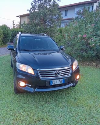 RAV4 D2D 150CV 4x4 Diesel con gancio di traino