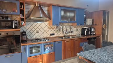 Cucina+tavolo+credenza in buone condizioni