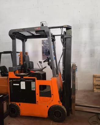Carrello elevatore elettrico marca Carer modello Z