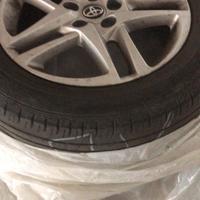 cerchi toyota con gomme estive 215/60/17
