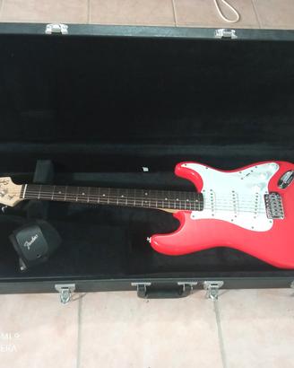 Chitarra elettrica fender squire e amplificatore.