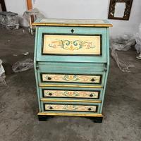 piccolo scrittoio in stile