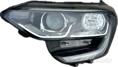 Vendiamo faro sinistro Renault megane 2017