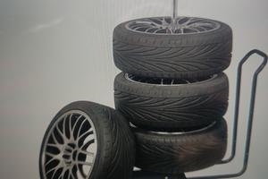 CAVALLETTO PORTA PNEUMATICI 