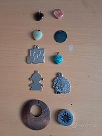  10 ciondoli vari vintage legno metallo pietra 