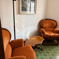 poltrone imbottite con tavolino