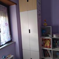 armadio bianco e colore betulla 