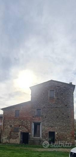 Rustico / Casale di 535 m² con più di 5 locali e b - Vista 2