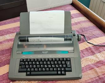 Macchina per scrivere elettronica 