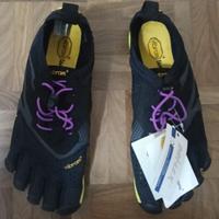 V - Run Donna / 37 / Vibram Fivefingers