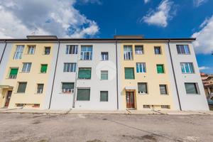 4 LOCALI A VILLAFRANCA DI VERONA