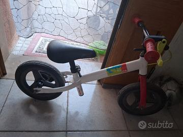 bicicletta senza pedali