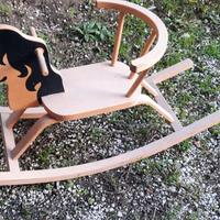 cavallo a dondolo 