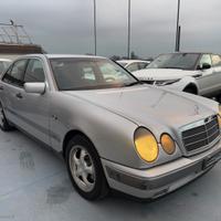 MERCEDES-BENZ E 300 TD Avantgarde