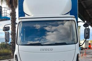 Iveco eurocargo 80e17 con centina e sponda idra.