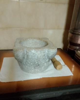 mortaio in pietra antico 