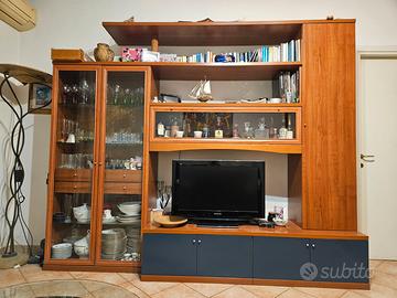 Parete attrezzata soggiorno con vetrine