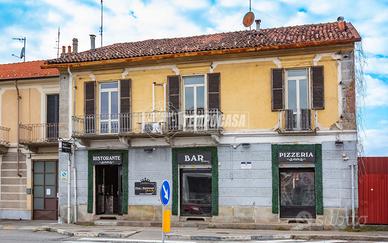 AMPIO QUADRILOCALE DA RISTRUTTURARE IN STRADA SETT