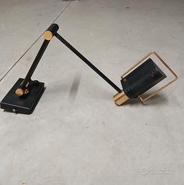 LAMPADA DA PARETE CON BRACCIO REGOLABILE