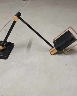 LAMPADA DA PARETE CON BRACCIO REGOLABILE