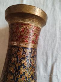 Vaso indiano in ottone decorato