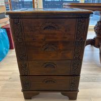 Cassettiera in legno di rosa