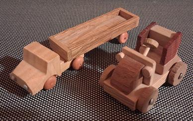Set modellini in legno artigianale camion e auto
