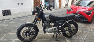 Moto 250cc, nera opaca, soli 2493km!