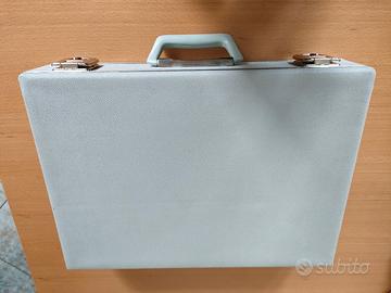 Valigetta 24 h rigida con chiusura a chiave 