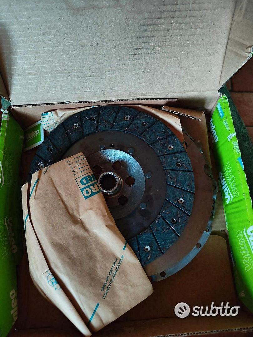 Valeo 826747 Kit Frizione Completo| Diametro 240mm, 23 Denti, Alta Qualità OEM, Ricambio Auto
