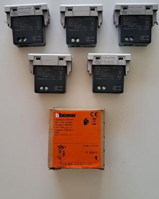 Prese USB LIVING AXOLUTE HC4285C1