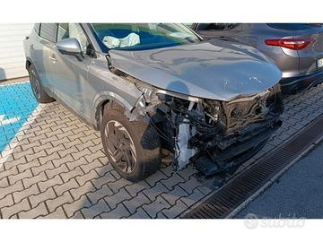 NISSAN  QUAHQAI   E-POWER  2025  SINISTRATA