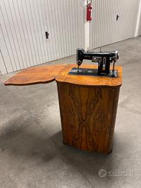 Macchina da cucire Necchi con mobiletto