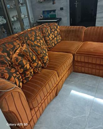 divano letto arancione