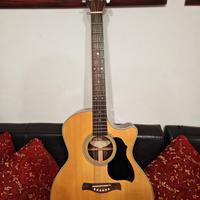 Chitarra acustica amplificata Richwood