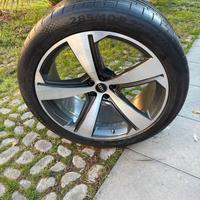 Audi Q8 cerchi 22 e pneumatici Continental 285/40