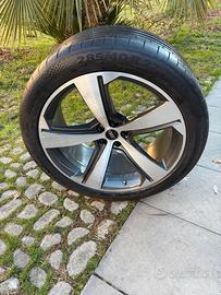 Audi Q8 cerchi 22 e pneumatici Continental 285/40